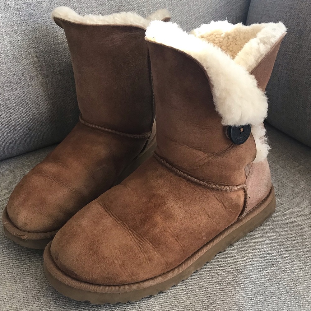 Ugg Bailey Button Boots: Chestnut